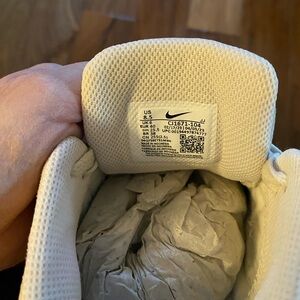 Women’s Air-Max size 8.5 new very comfortable and clean